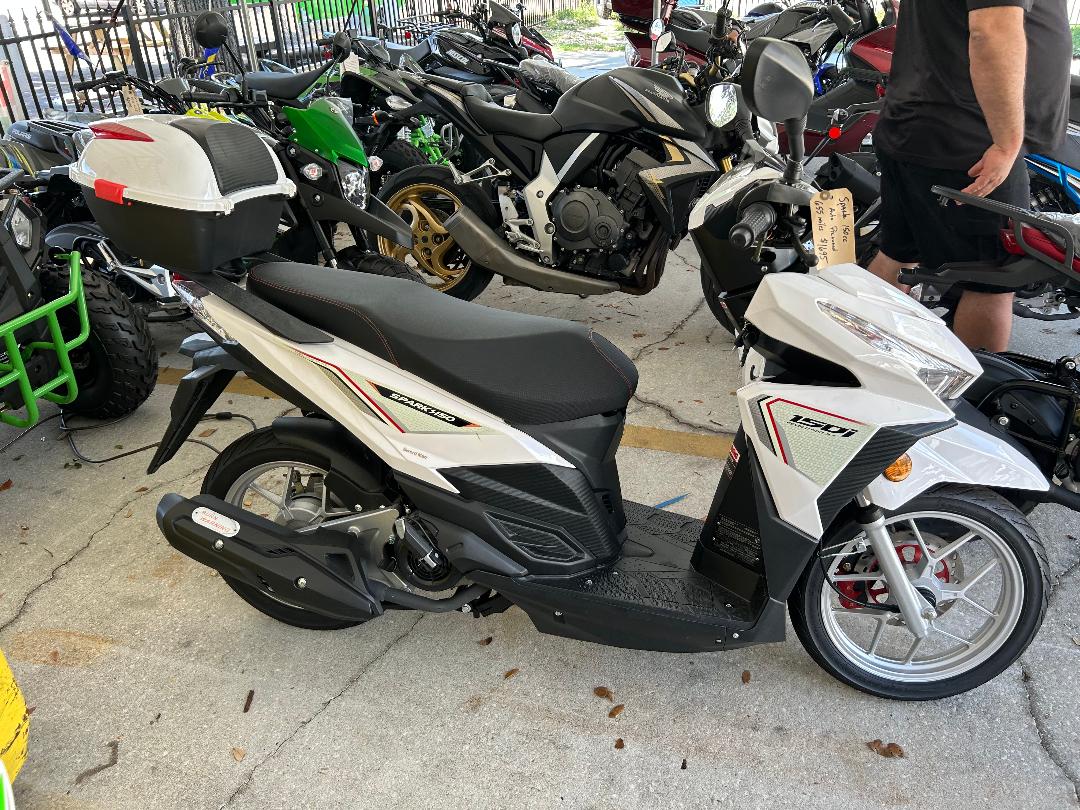 SPARK 150CC SCOOTER WHITE PREOWNED